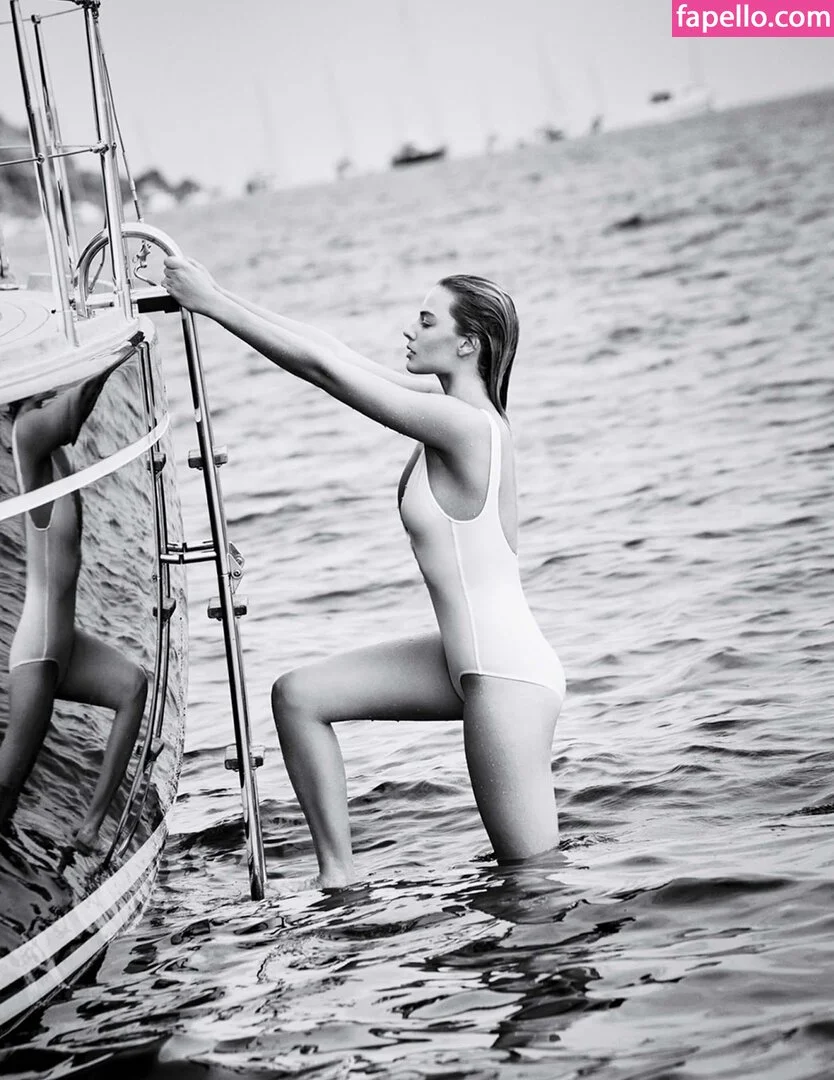 Margot Robbie Onlyfans Photo Gallery 