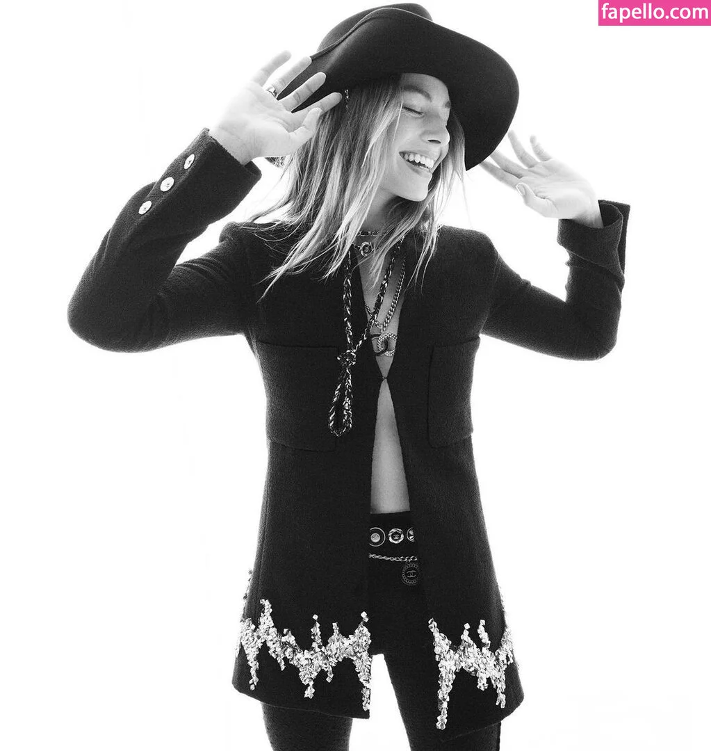 Margot Robbie Onlyfans Photo Gallery 