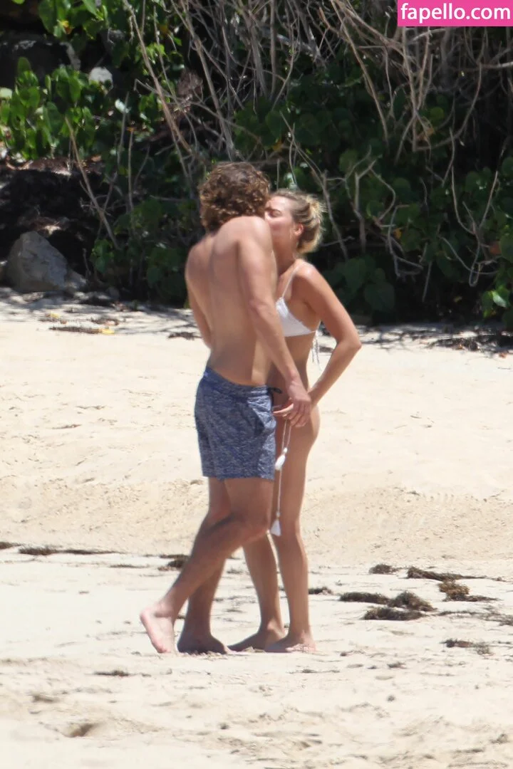 Margot Robbie Onlyfans Photo Gallery 