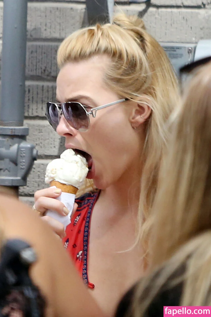 Margot Robbie Onlyfans Photo Gallery 