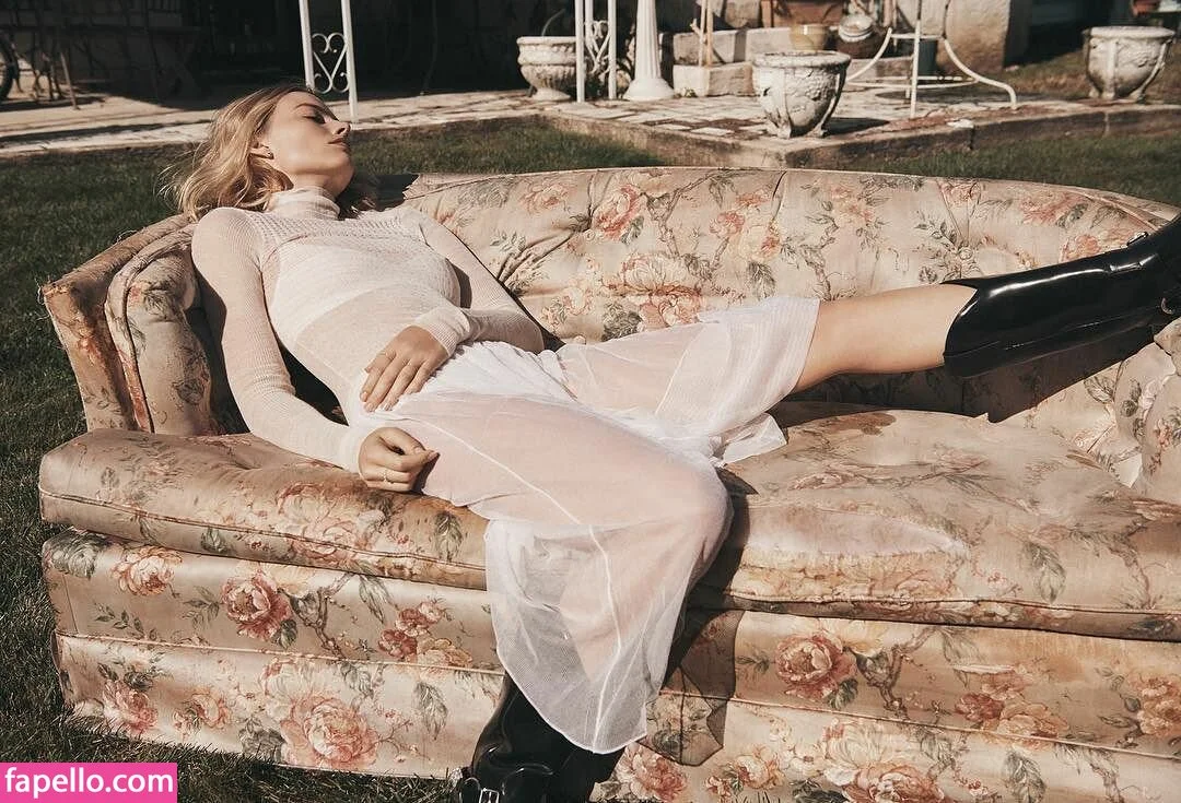 Margot Robbie Onlyfans Photo Gallery 