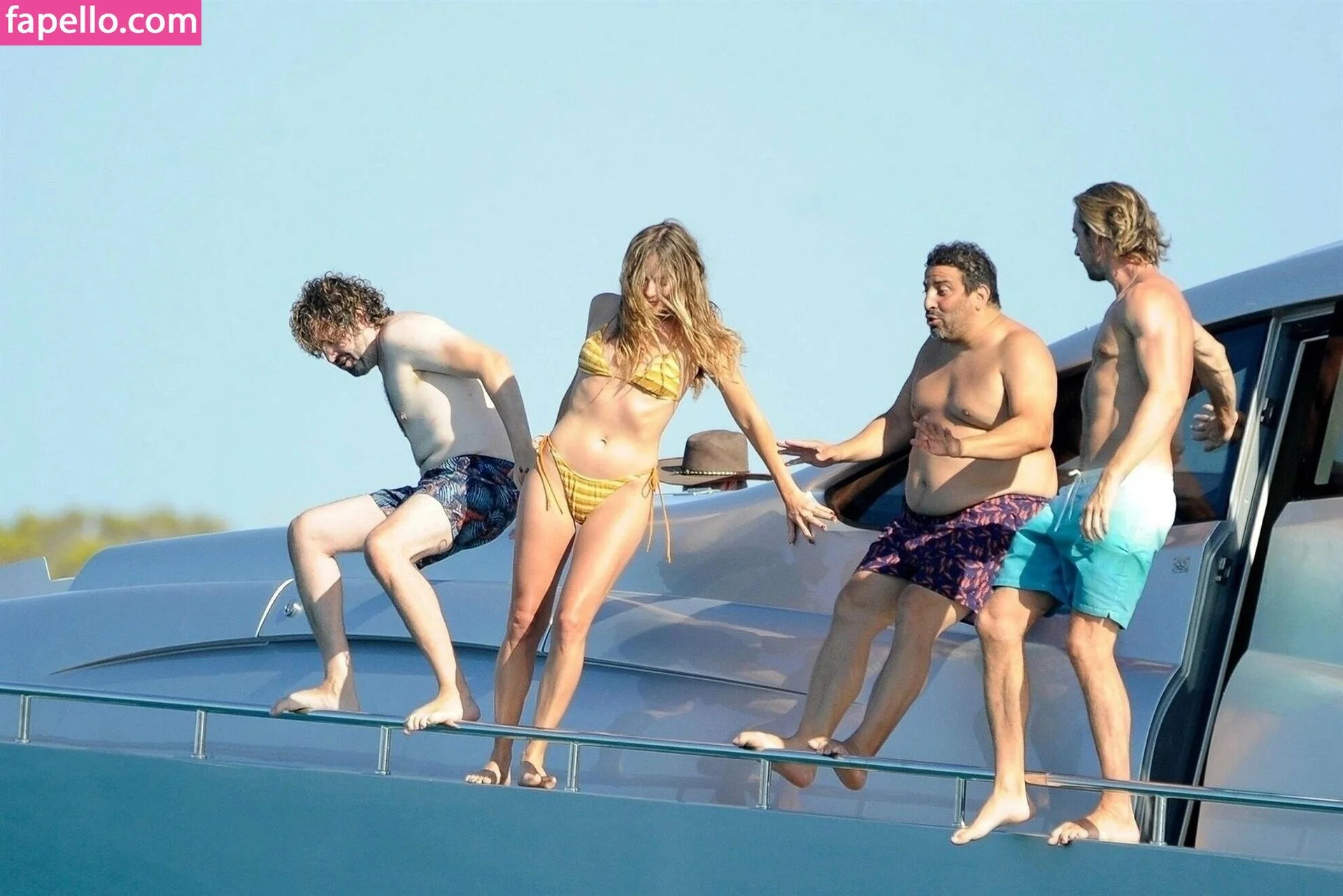 Margot Robbie Onlyfans Photo Gallery 