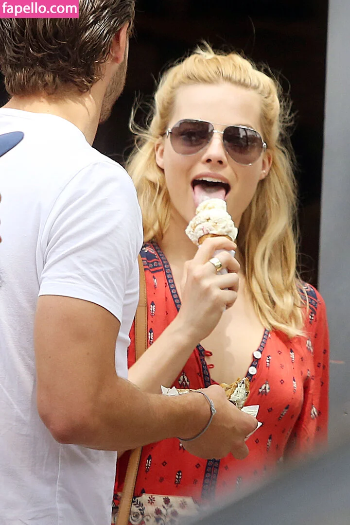 Margot Robbie Onlyfans Photo Gallery 