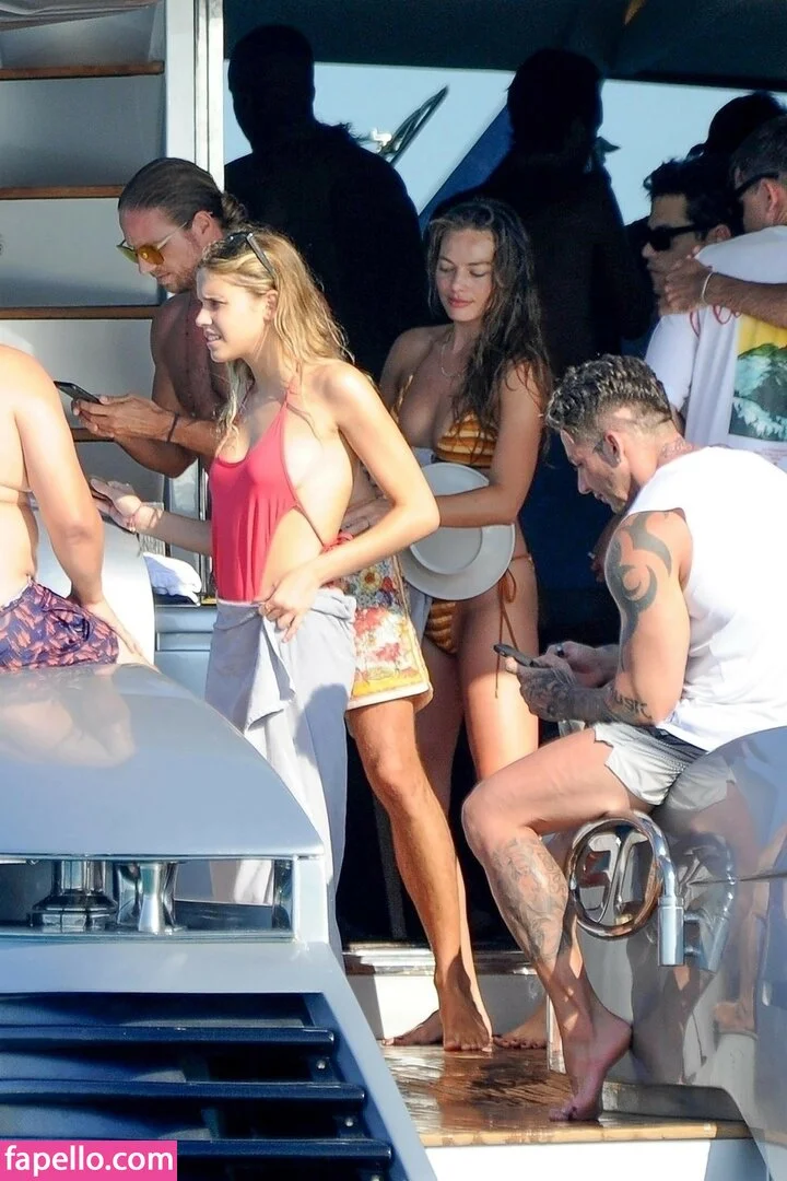 Margot Robbie Onlyfans Photo Gallery 