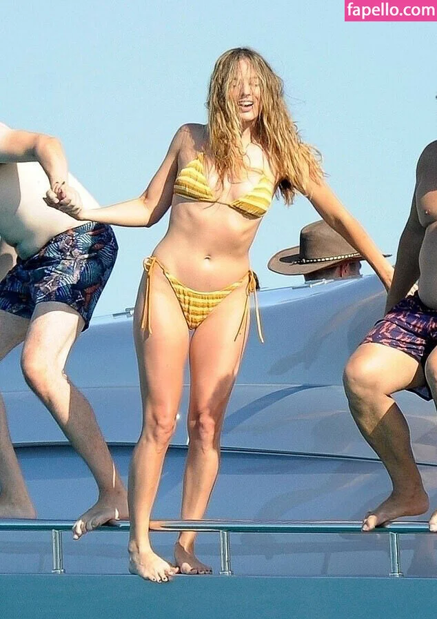 Margot Robbie Onlyfans Photo Gallery 
