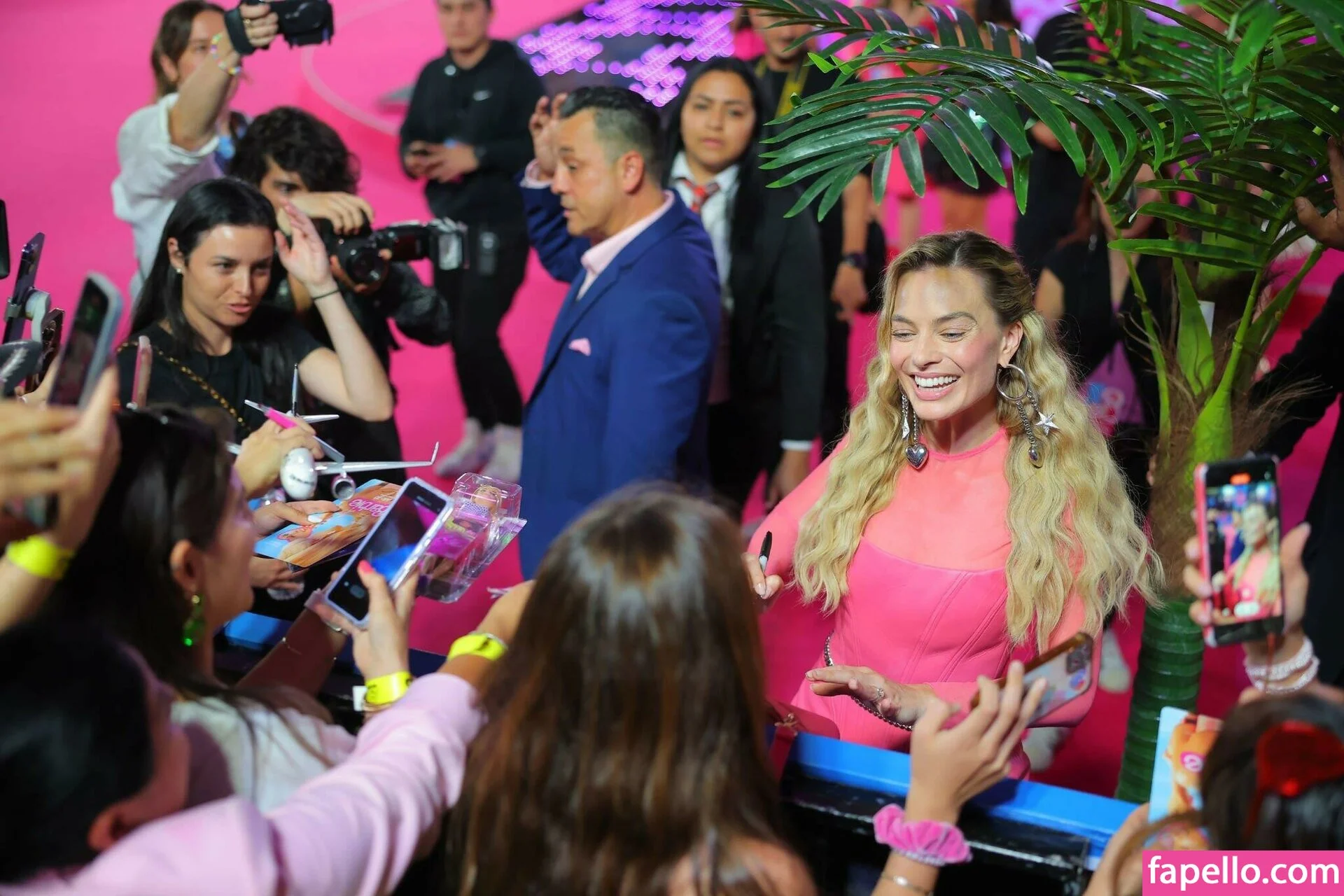 Margot Robbie Onlyfans Photo Gallery 