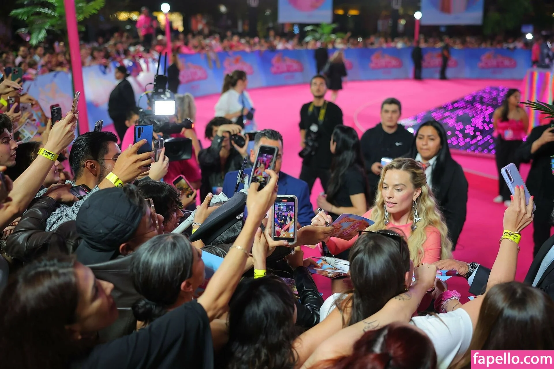 Margot Robbie Onlyfans Photo Gallery 