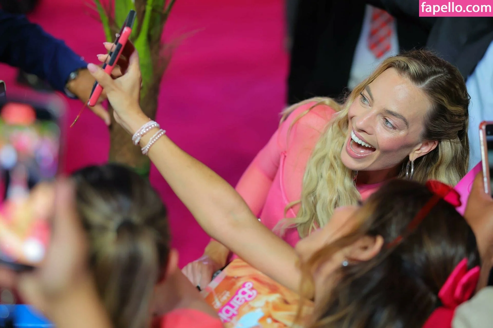 Margot Robbie Onlyfans Photo Gallery 