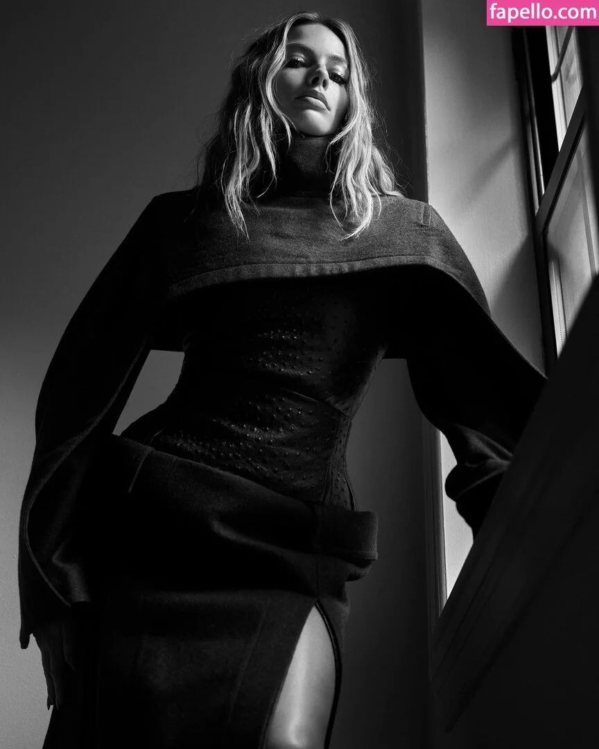 Margot Robbie Onlyfans Photo Gallery 