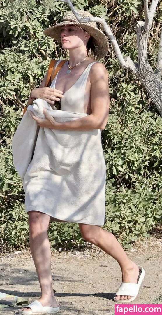 Margot Robbie Onlyfans Photo Gallery 