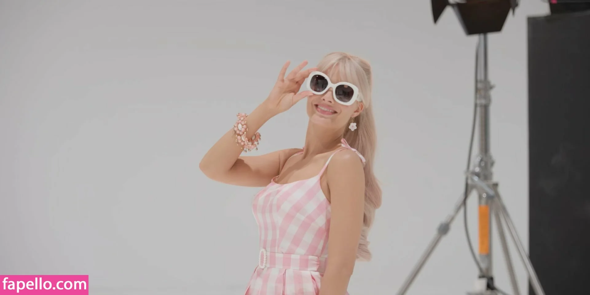 Margot Robbie Onlyfans Photo Gallery 