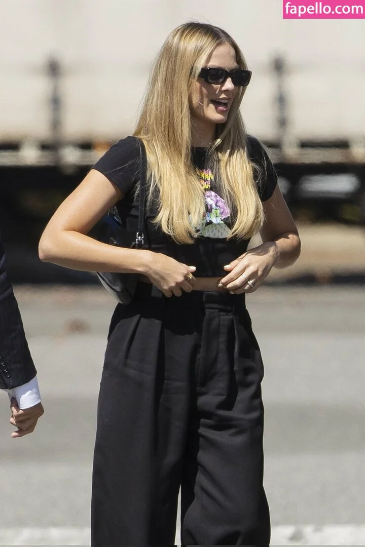 Margot Robbie Onlyfans Photo Gallery 