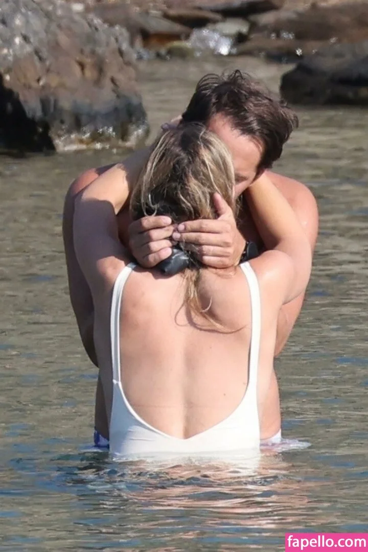 Margot Robbie Onlyfans Photo Gallery 