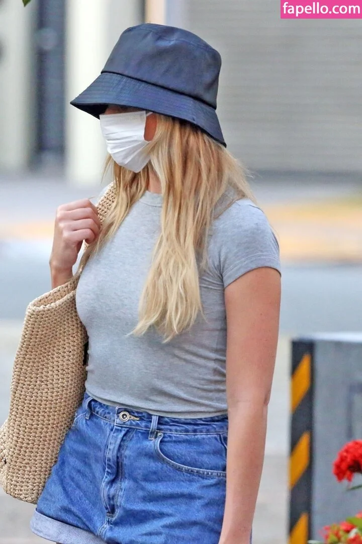 Margot Robbie Onlyfans Photo Gallery 