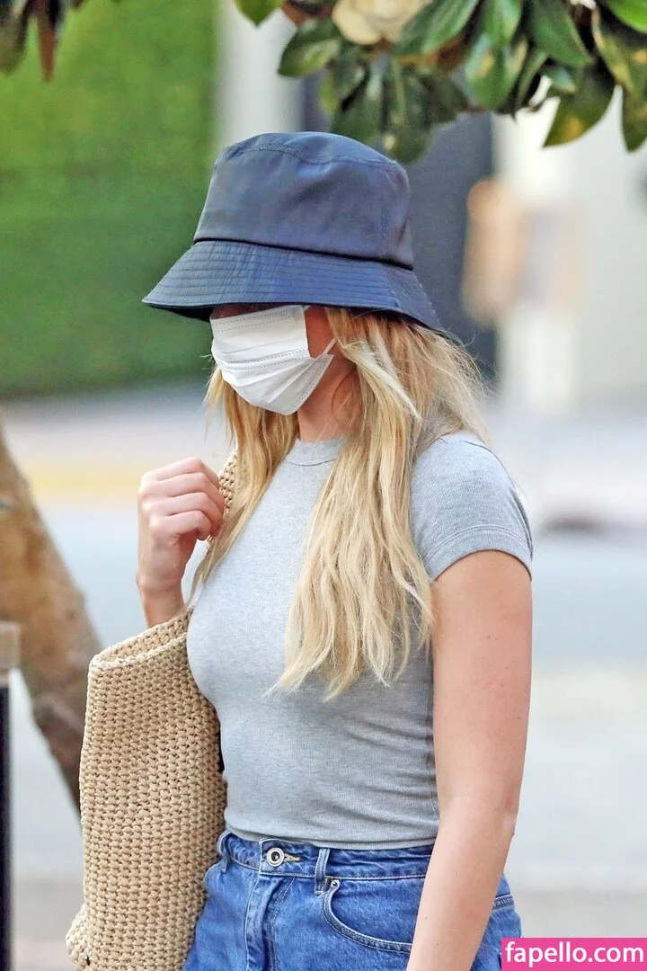 Margot Robbie Onlyfans Photo Gallery 