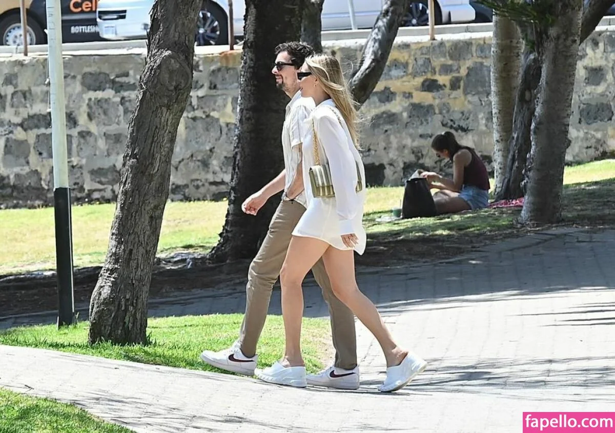 Margot Robbie Onlyfans Photo Gallery 