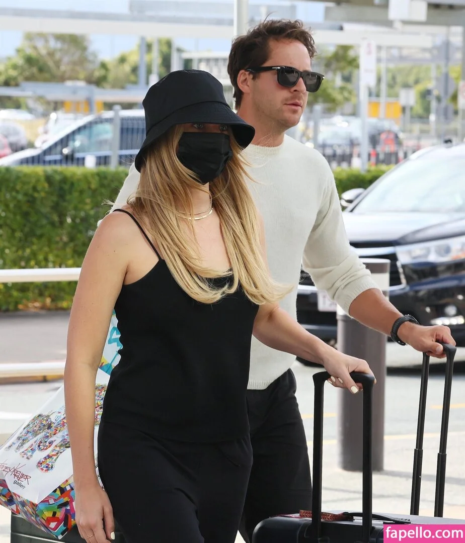 Margot Robbie Onlyfans Photo Gallery 