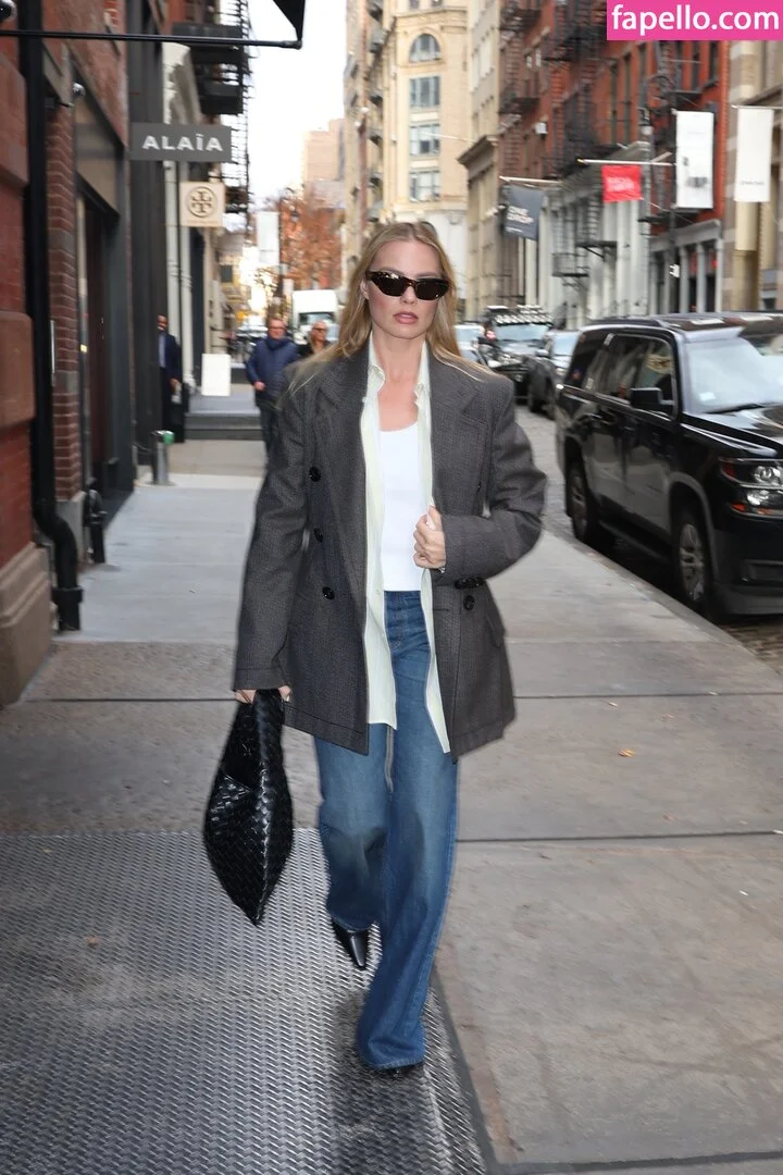 Margot Robbie Onlyfans Photo Gallery 