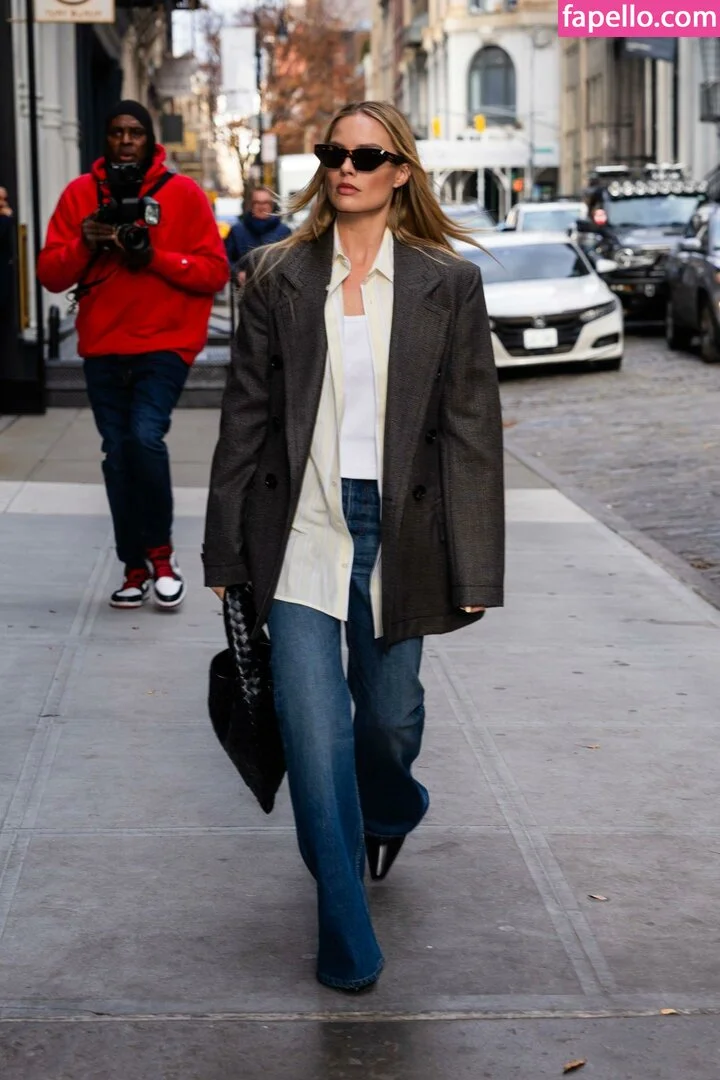 Margot Robbie Onlyfans Photo Gallery 