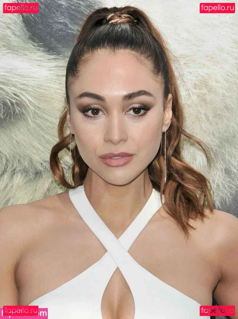 Lindsey Morgan Onlyfans Photo Gallery 