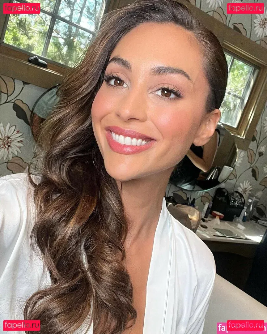 Lindsey Morgan Onlyfans Photo Gallery 