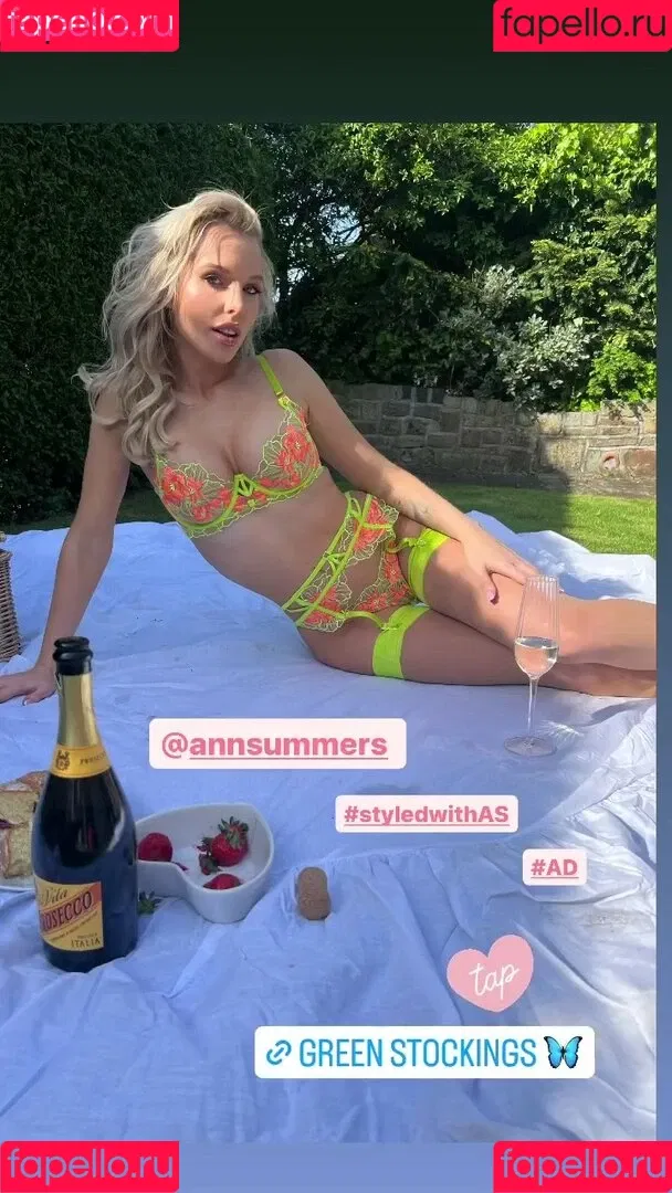 Helen Flanagan Onlyfans Photo Gallery 
