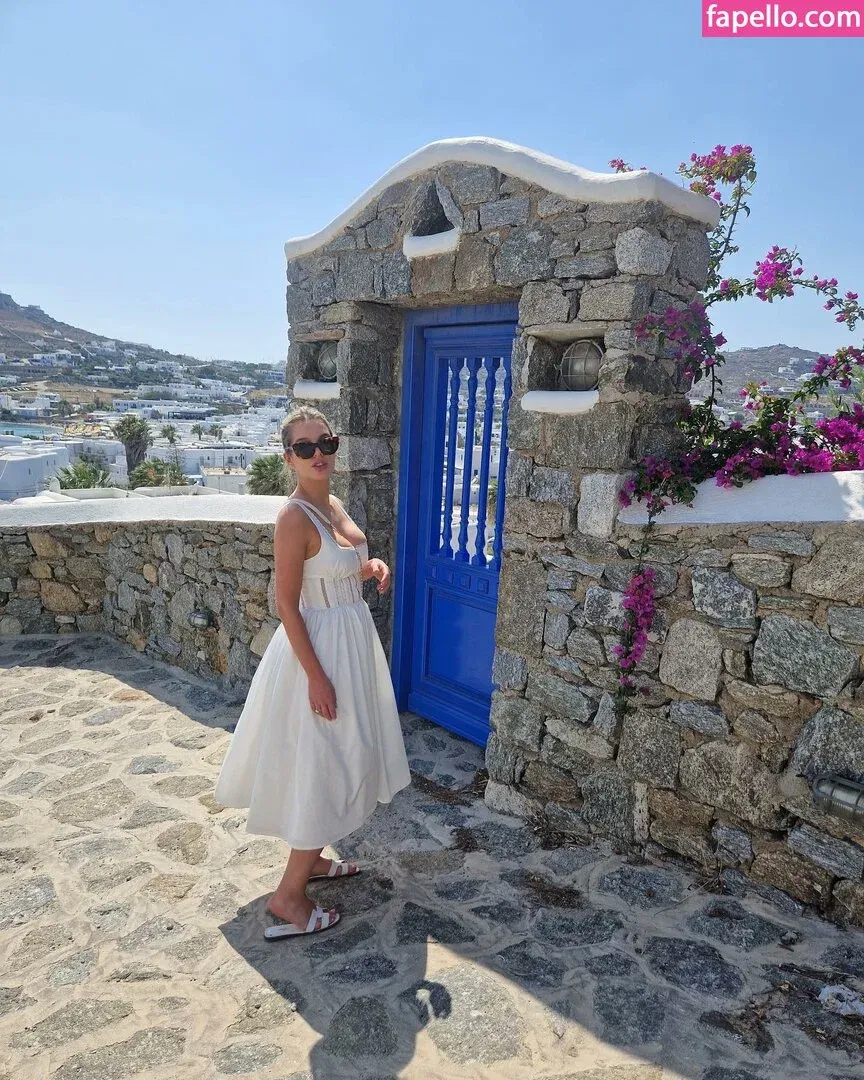 Helen Flanagan Onlyfans Photo Gallery 