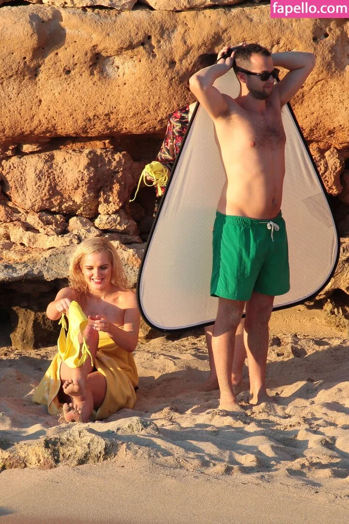 Helen Flanagan Onlyfans Photo Gallery 