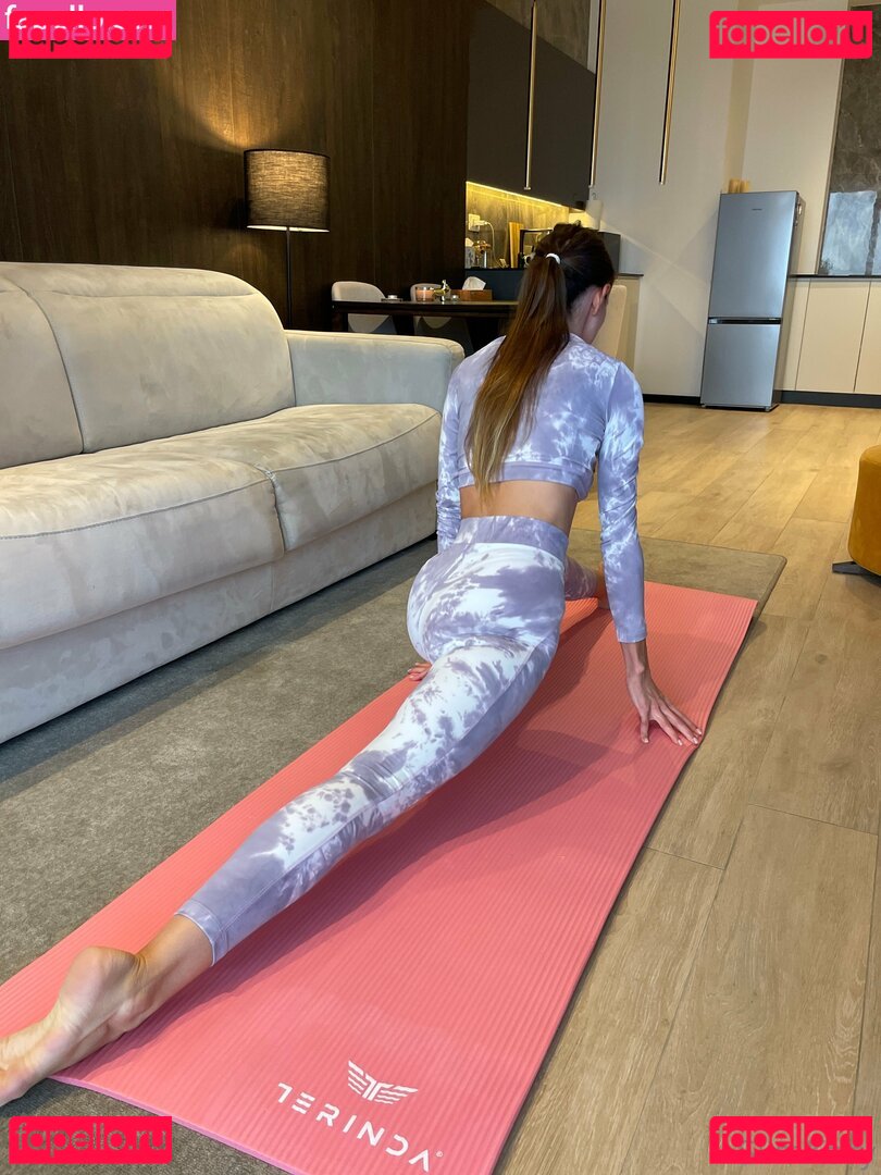 SlimKary Nude Onlyfans Photo 35