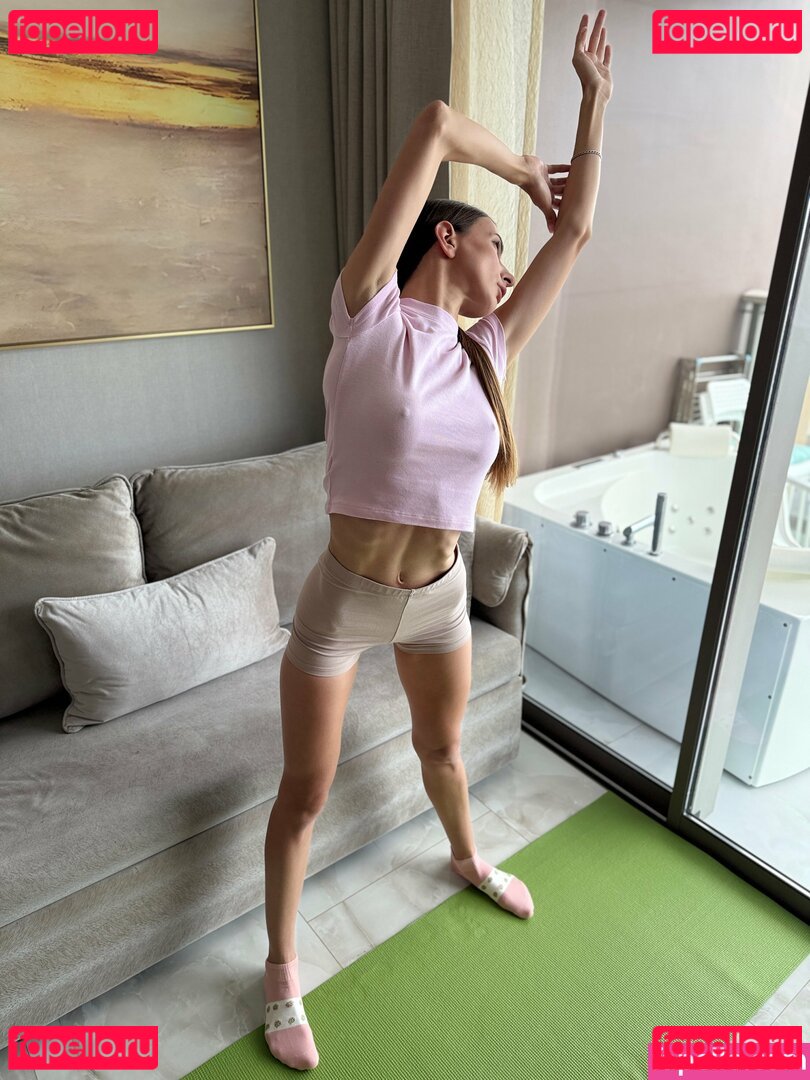 SlimKary Nude Onlyfans Photo 23