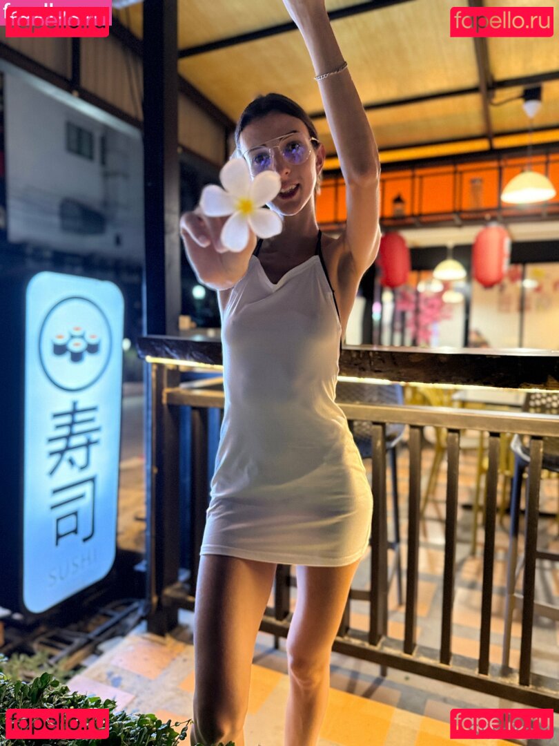 SlimKary Nude Onlyfans Photo 20