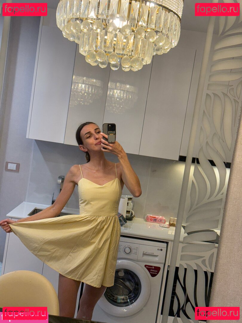 SlimKary Nude Onlyfans Photo 17