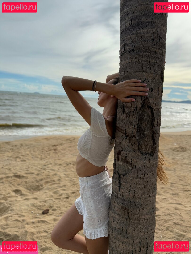 SlimKary Nude Onlyfans Photo 3