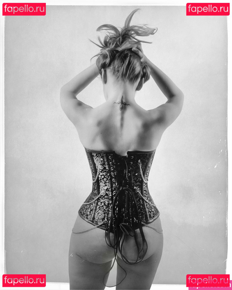 Carmilla K Nude Onlyfans Photo 7