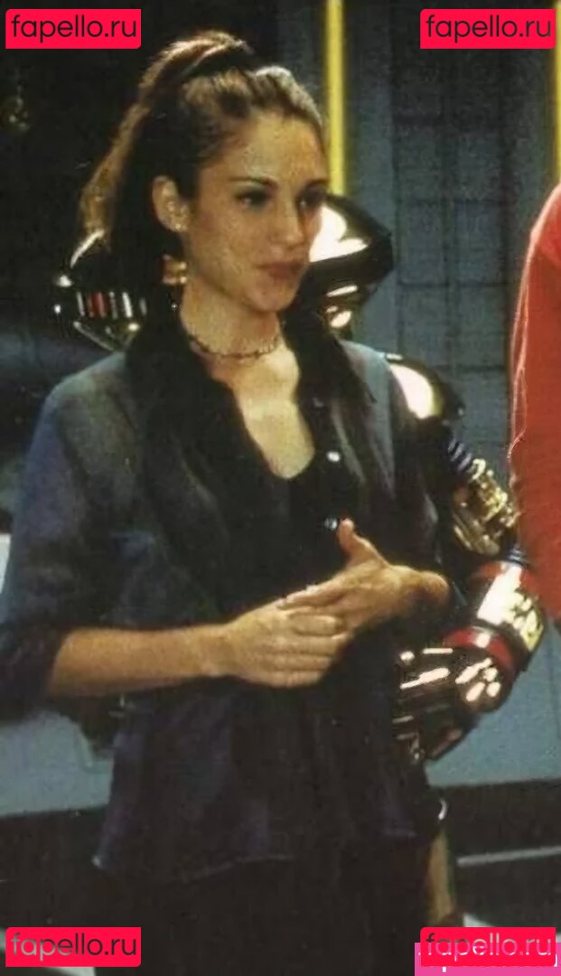 Amy Jo Johnson Nude Onlyfans Photo 33