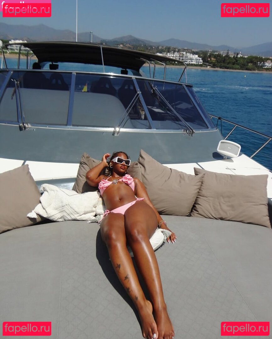 Tems Nude Onlyfans Photo 8