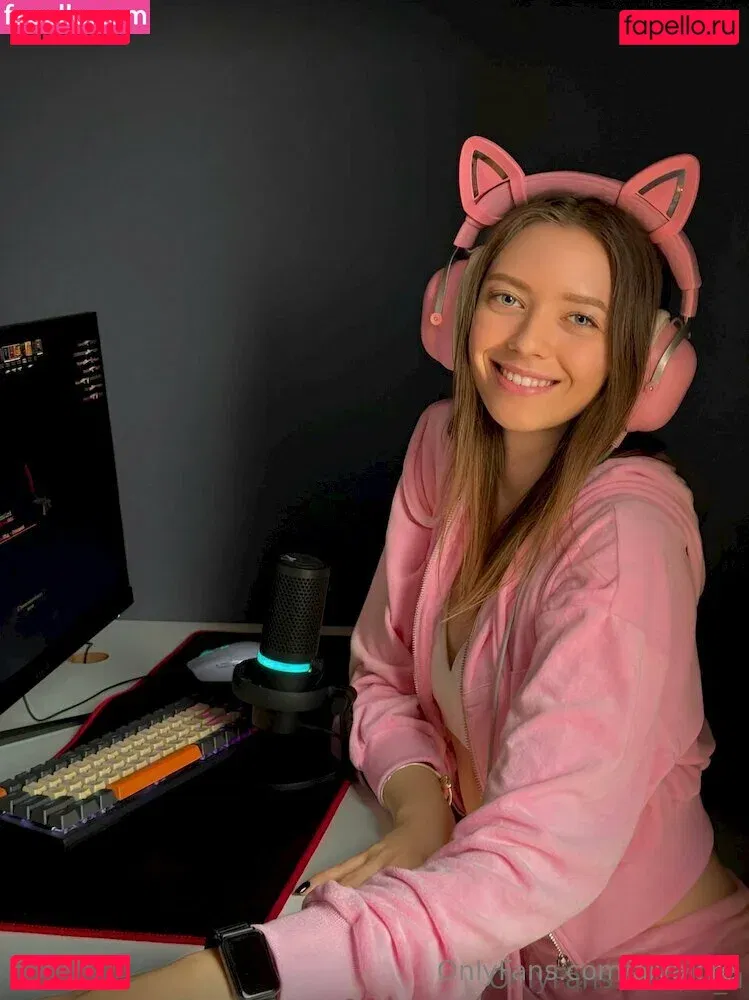 alyalore Onlyfans Photo Gallery 