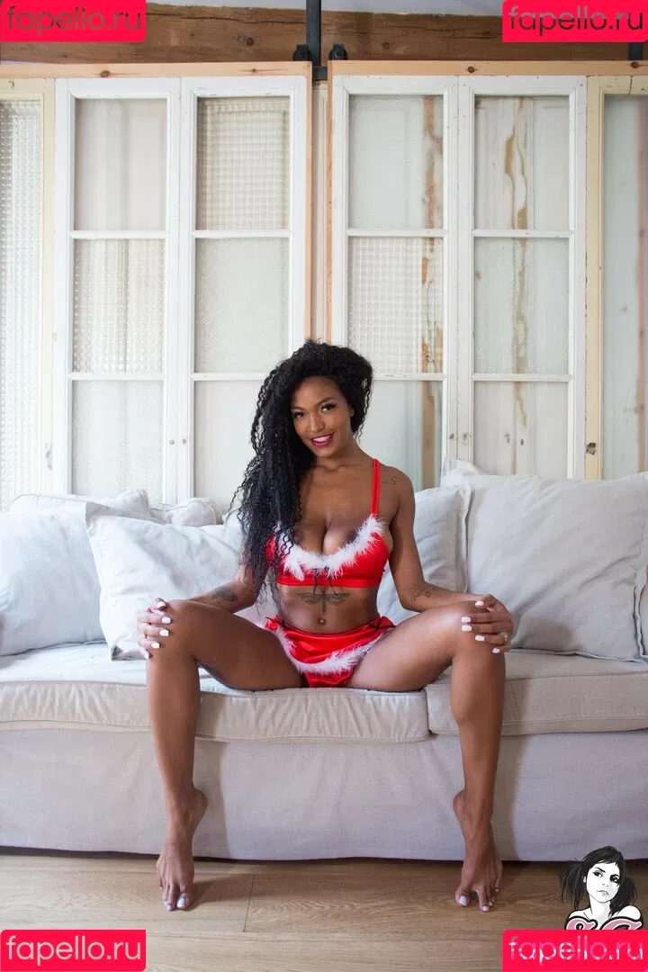 TinaFire Onlyfans Photo Gallery 