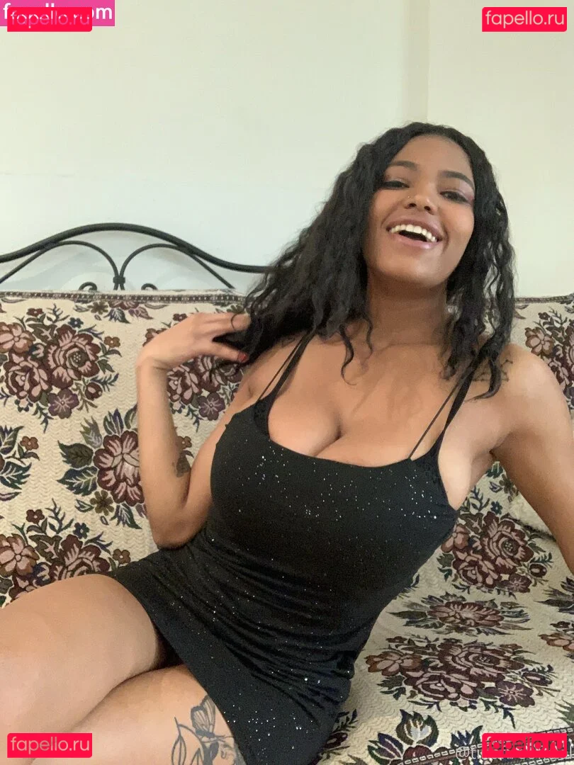 TinaFire Onlyfans Photo Gallery 