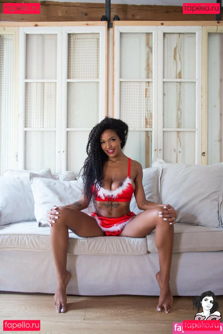 TinaFire Onlyfans Photo Gallery 