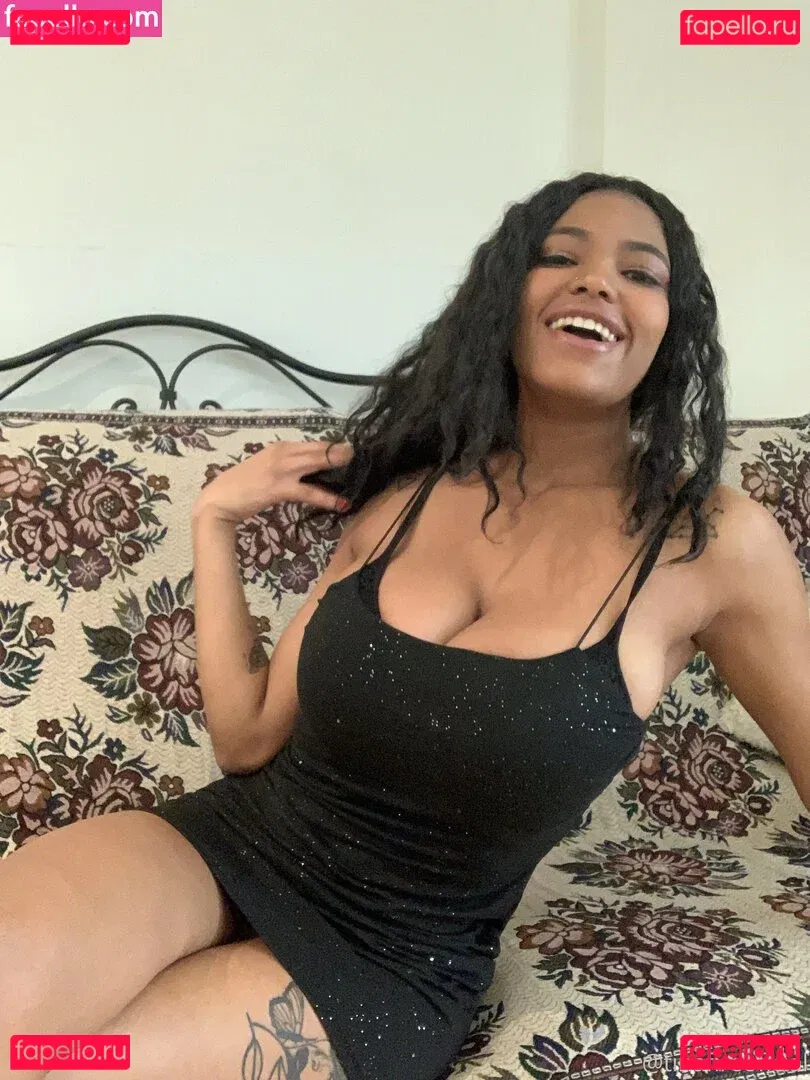 TinaFire Onlyfans Photo Gallery 