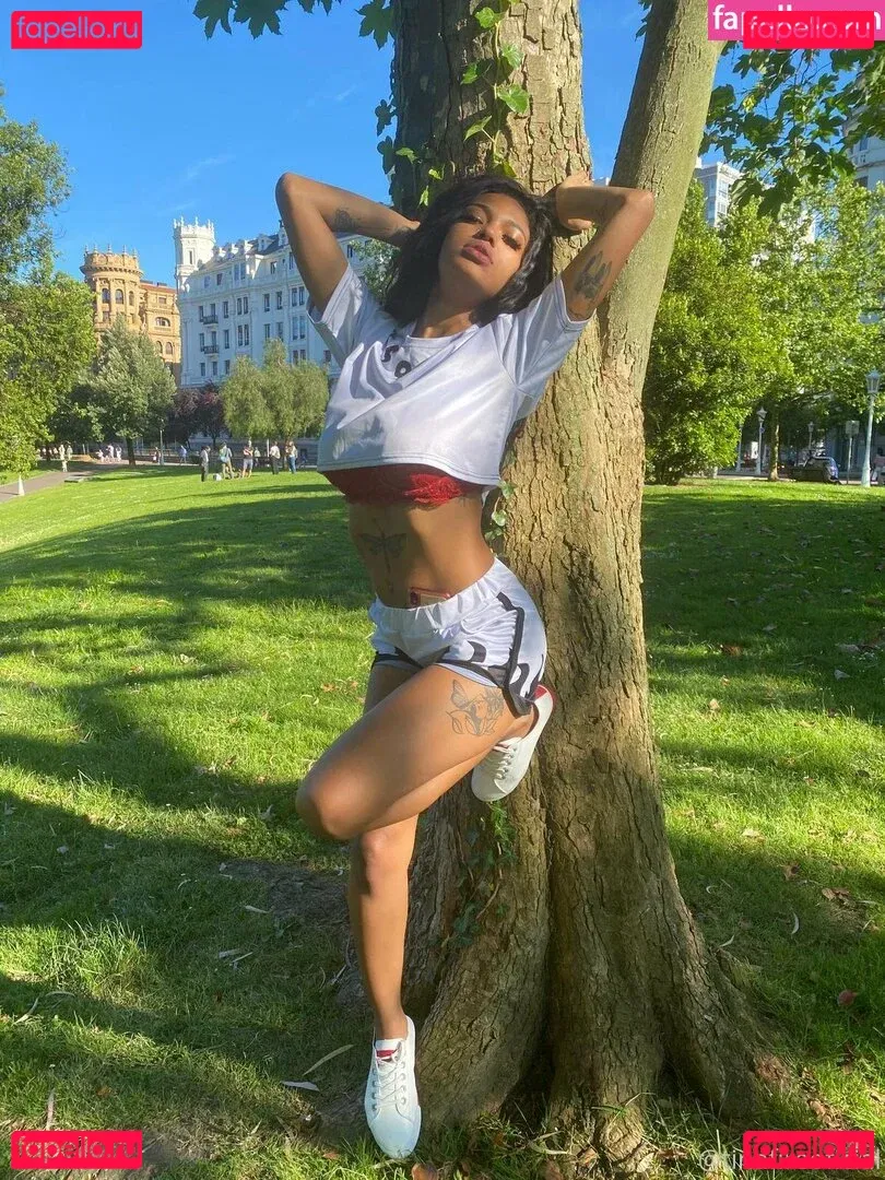 TinaFire Onlyfans Photo Gallery 