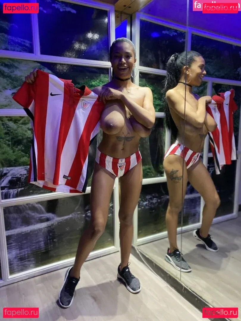 TinaFire Onlyfans Photo Gallery 