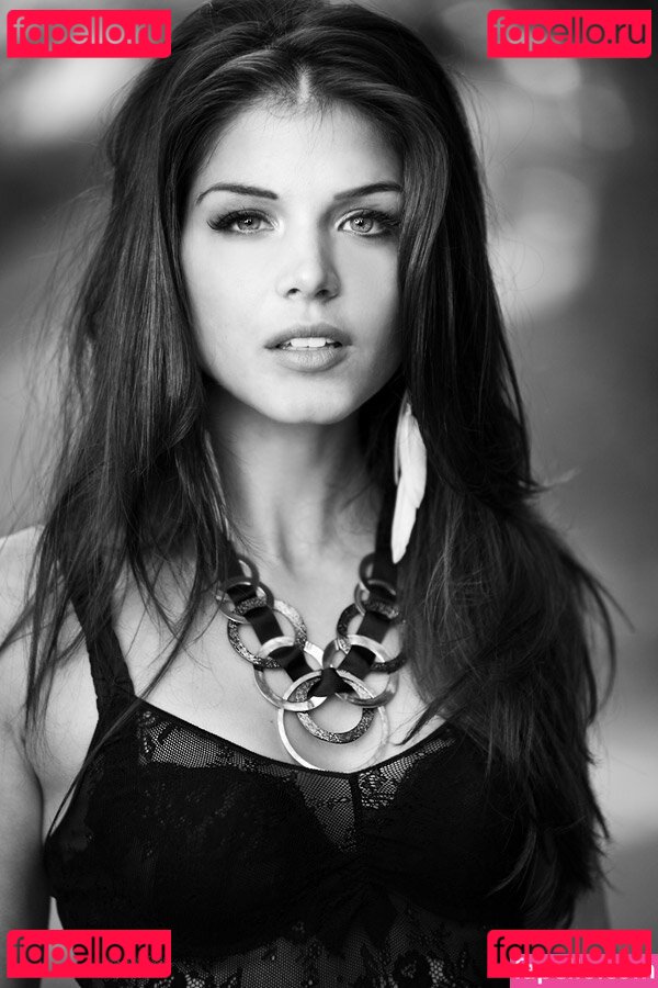 Marie Avgeropoulos Nude Onlyfans Photo 28
