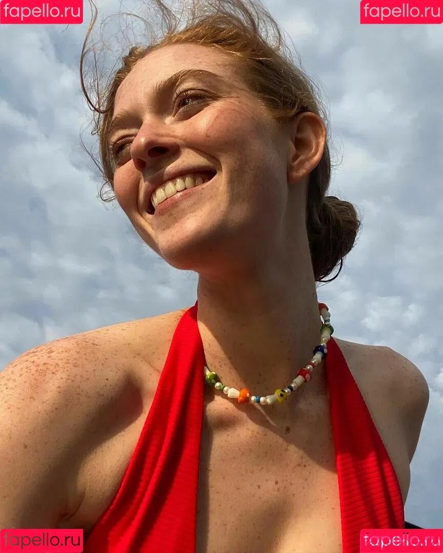 Larsen Thompson Onlyfans Photo Gallery 