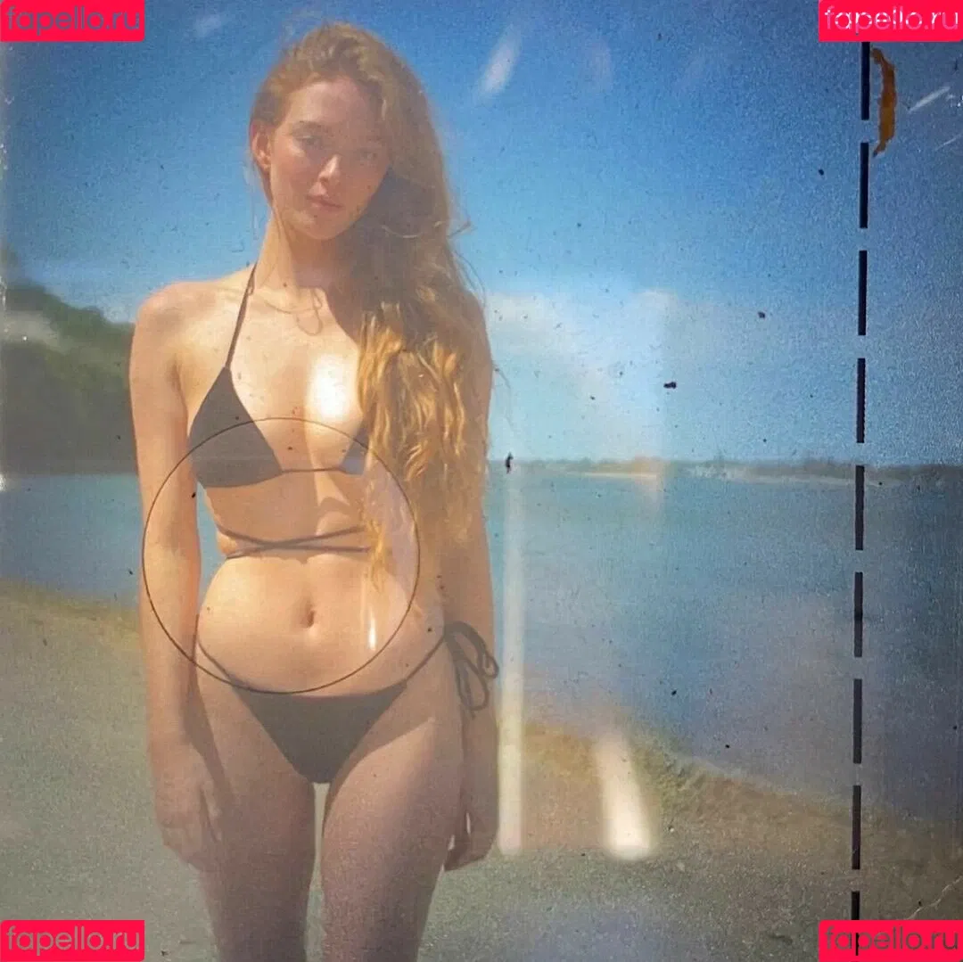 Larsen Thompson Onlyfans Photo Gallery 