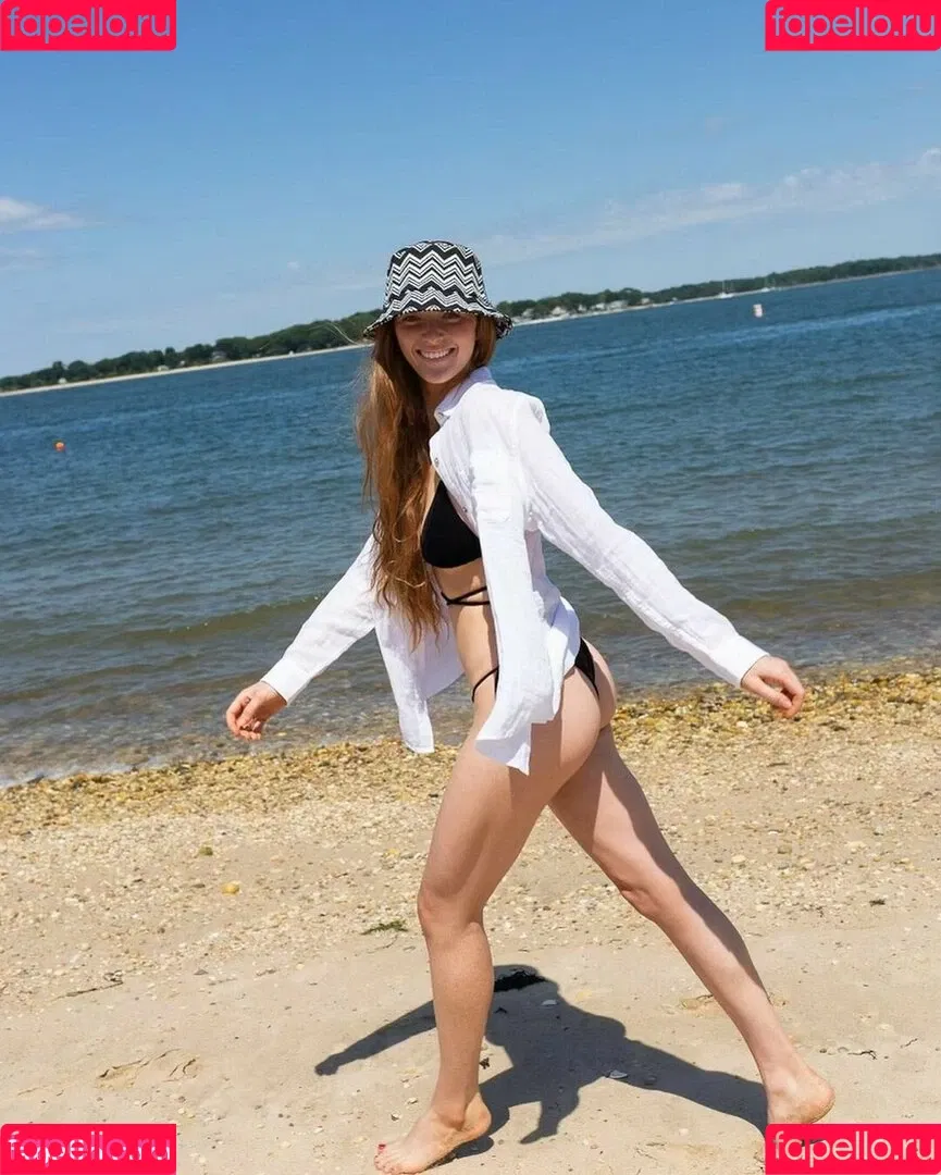 Larsen Thompson Onlyfans Photo Gallery 