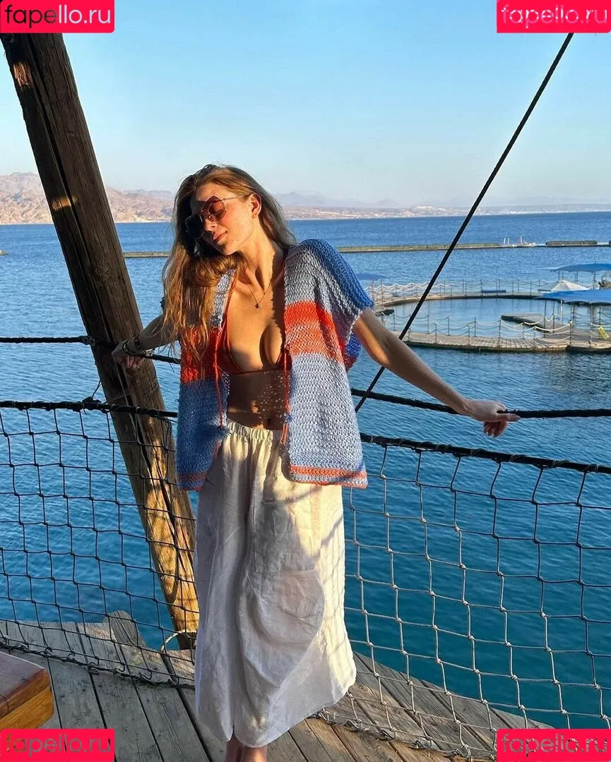 Larsen Thompson Onlyfans Photo Gallery 