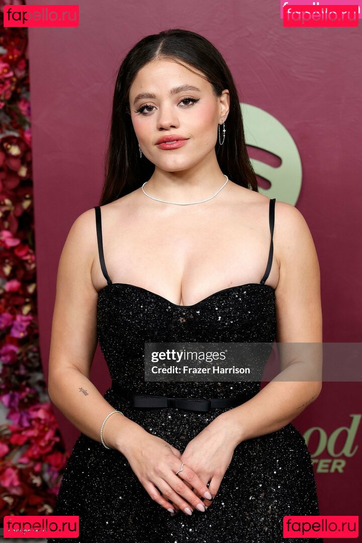 Sarah Jeffery Nude Onlyfans Photo 17
