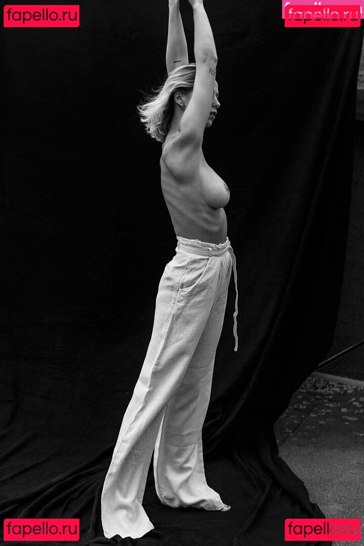Coline Aulagnier Nude Onlyfans Photo 12